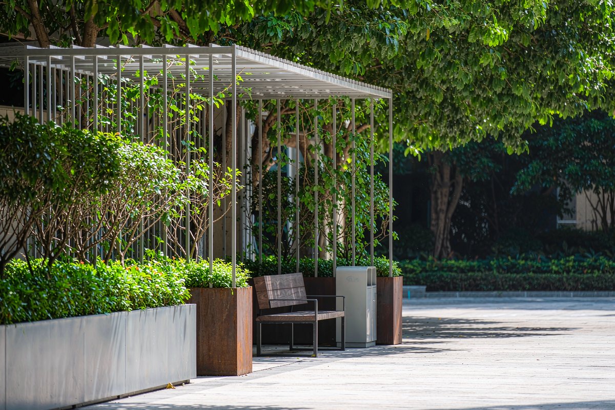 Urban Heat Island and Green Infrastructure: How Site Furniture Helps Cities Cool Down
